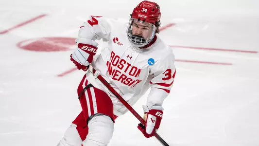 Cole Eiserman playing hockey