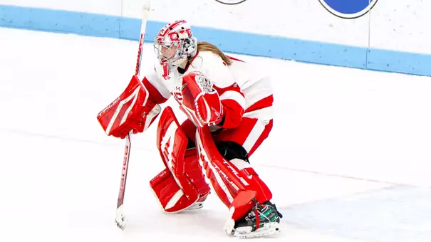 Michelle Pasiechnyk playing hockey