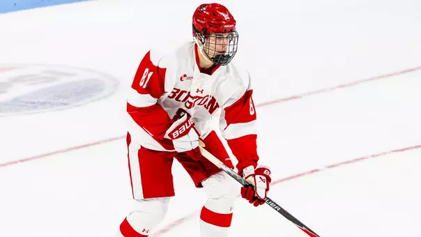 Niklas Aaram-Olsen playing hockey