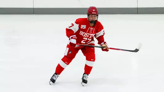 Keira Healey playing hockey at Holy Cross in 2026
