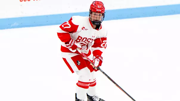 Close up of Keira Healey playing hockey