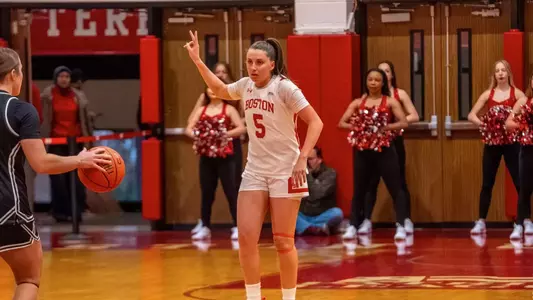 Aoibhe Gormley playing defense