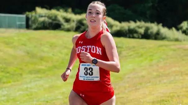 Jessica Abbott running at the UMass Dartmouth Invitational