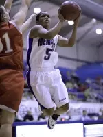 Paris Leonard scored 21 points in a 67-45 loss at SMU, Friday.