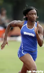 LaShundra Kershaw clocked a personal-best to advance to the semi-finals in the 100m dash.