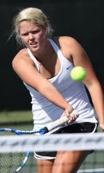Sophomore Kelly Gray clinched the 4-3 victory with her win at No. 4 singles.