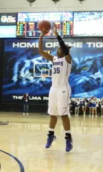 Nicole Dickson led Memphis in scoring with 28.