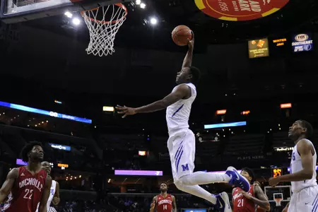 Avery Woodson Dunk