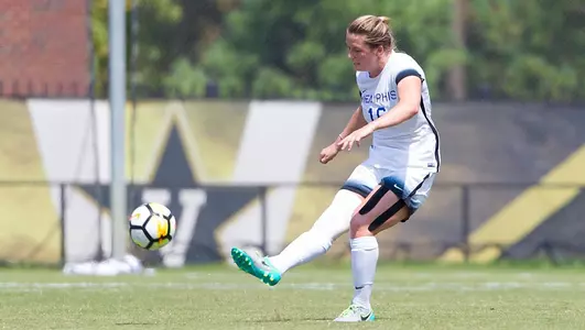 Olivia Gauthier vs. IU