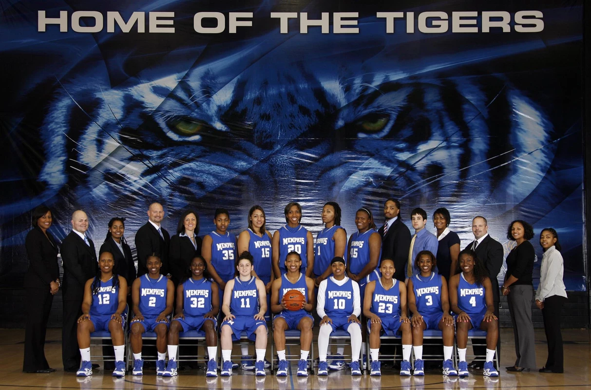 2009-10 Women's Basketball team photo
