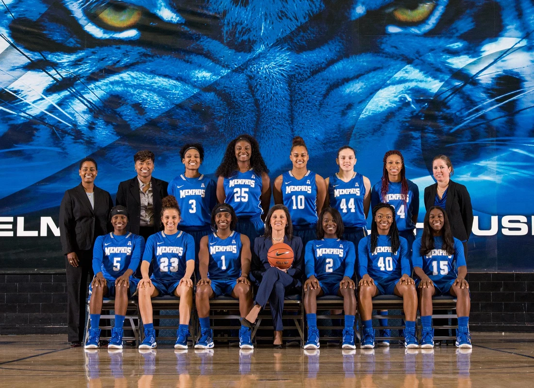 2016-17 Women's Basketball team photo