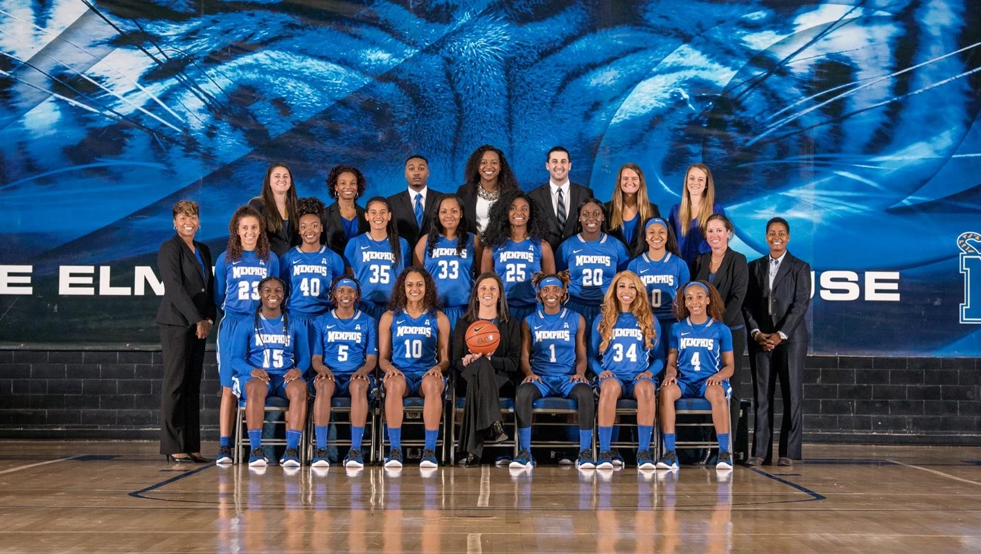 2017-18 Women's Basketball team photo