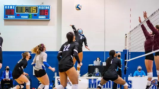 Outside Hitter Gigi Crescenzo (9) during the Memphis vs. Southern Illinois University volleyball match on 01232021.