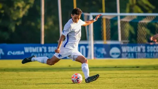 Defender Jackson Kim (15) during the Memphis vs. Central Arkansas Menâ??s Soccer game on 09202022.