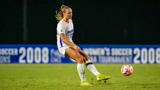 Defender Kimberly Smit (18) during the Memphis vs. Houston Womenâ??s Soccer game on 09292022.
