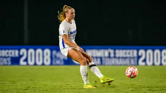 Defender Kimberly Smit (18) during the Memphis vs. Houston Womenâ??s Soccer game on 09292022.
