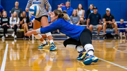 Libero Bailey Houlihan (10) during the Memphis vs. Eastern Washington volleyball match on 08272022.