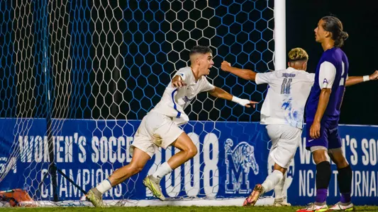 Forward Alberto Cruz (9) during the Memphis vs. Central Arkansas Menâ??s Soccer game on 09202022.