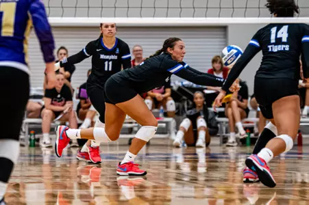 Setter Loren Robertson (1) during the Memphis vs. Alcorn State volleyball match on 08252023.