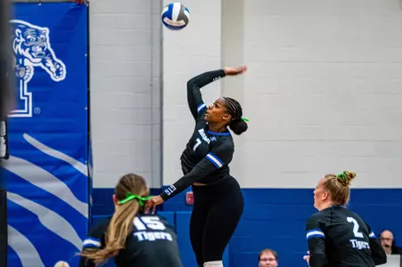 Outside Hitter Madison Rice-Locket (7) during the Memphis vs. Rice volleyball match on 10062023.