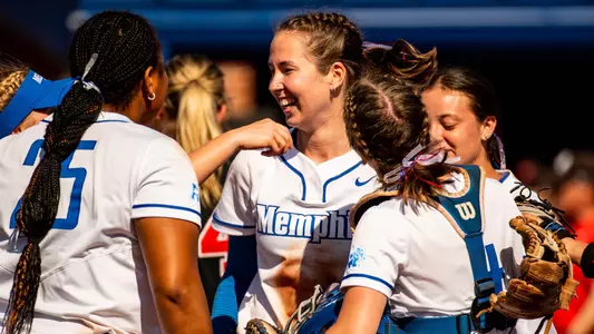 Sam Ibison Hugging Team '23