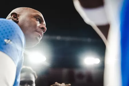 Penny Hardaway huddle