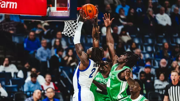 Zach Davis dunking vs North Texas