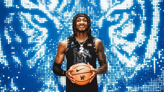 Zachary Davis signs with Memphis