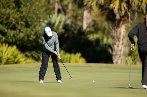 Pavarisa Jongpipittaporn putting