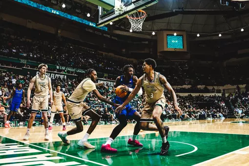 Aaron Bradshaw down low at USF