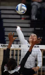 Amé White paced a spirited Musketeer squad to a five-set win over UC on Wednesday night.