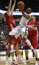 Dez Wells had another electrifying dunk in the Musketeer victory.