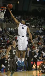 Dezmine Wells posted seven points against SBU.