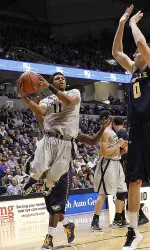 Dee Davis had seven assists and only one turnover in the Xavier's win over La Salle.