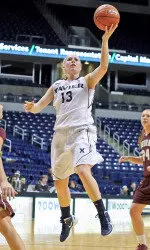 Junior Ashley Wanninger Postes 12 points against Saint Louis.