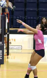 Aubree Smith led Xavier to a four-set win over crosstown-rival Cincinnati.