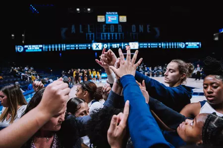WBB vs. Valpo Huddle