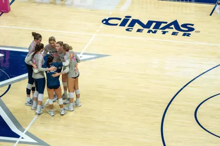 volleyball huddle