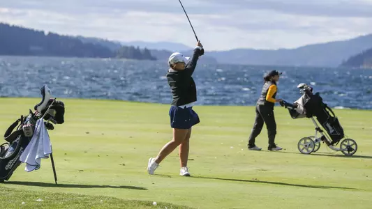 Federica Torre hits a shot