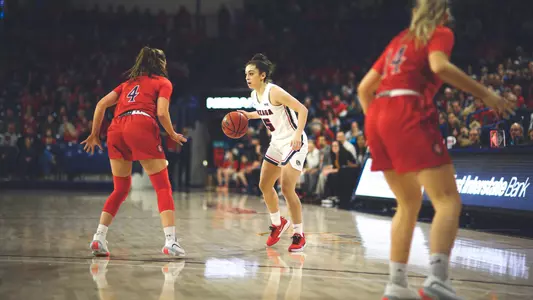 Jessie Loera dribbles the ball