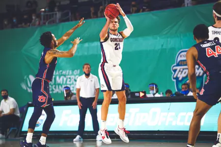 Corey_kispert_vs_auburn