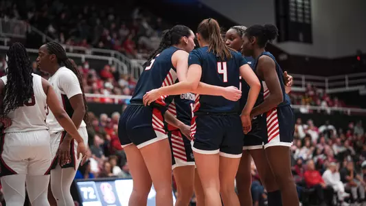 wbb huddle at stanford