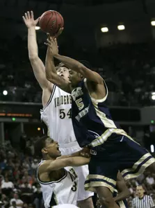 Rob Diggs scored 25 points vs. Duquesne. (File Photo)