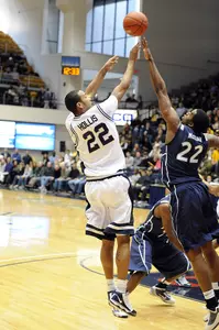 Damian Hollis scored his 1,000th career point Sunday.