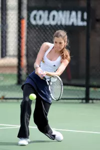 Jacqueline Corba defeated her JMU opponent at No. 1 singles 6-2, 6-1.