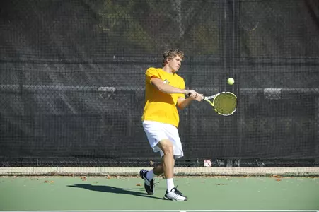 Freshman Ulrik Thomsen won his third singles match in a row on Saturday.