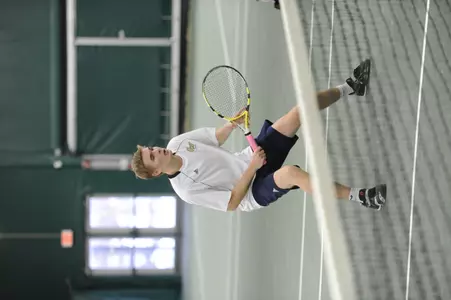 Freshman Viktor Svensson won his sixth consecutive singles match of the season on Saturday against Elon.