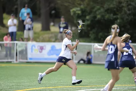 Sophomore Julia Lawson