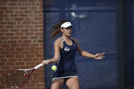 Women's Tennis retuning a ball