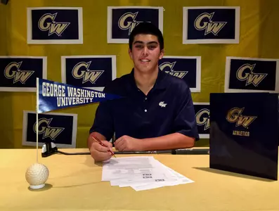 Stephen Brown signing his National Letter of Intent.
